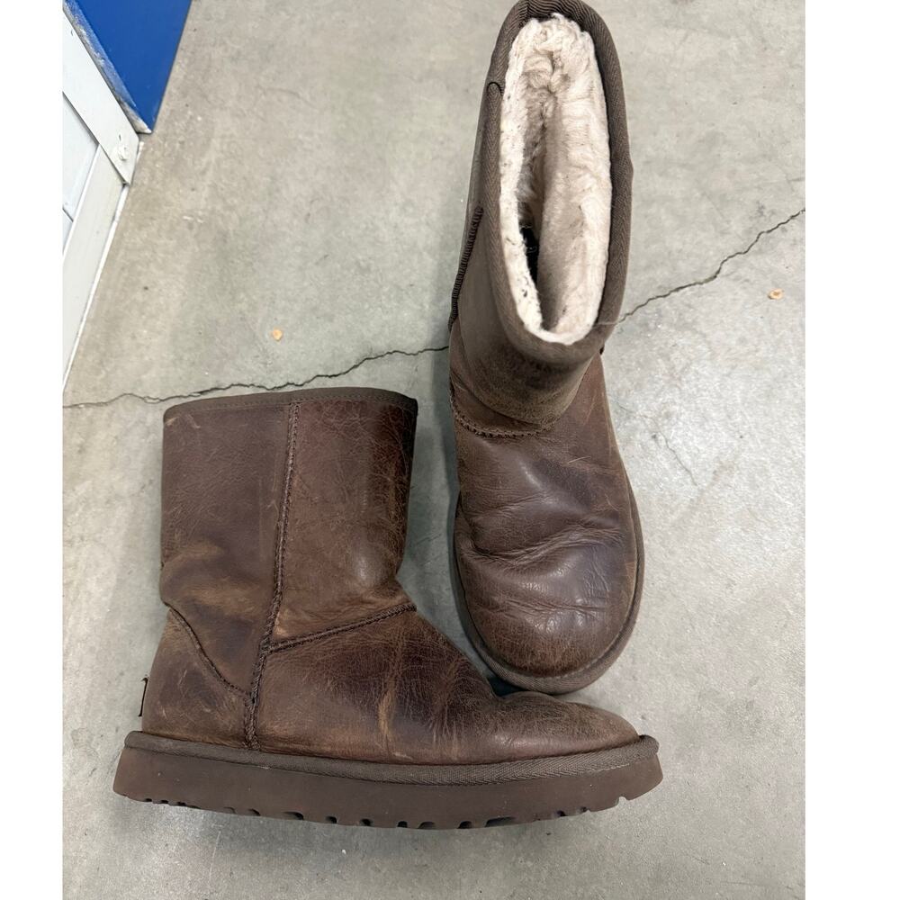 UGG Classic Short Leather Boot Women’s size 6 Winter Ski